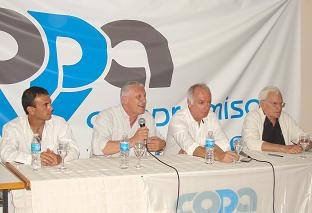 Mesa que encabezó el encuentro: Fabricio Bonello, Jorge Sarghini, Hugo Quintana, Enrique Rodríguez.